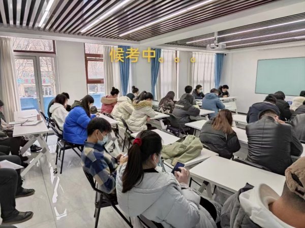 泰安成人高考学员考试现场展示