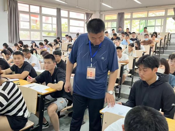 泰安成人高考考试现场实景
